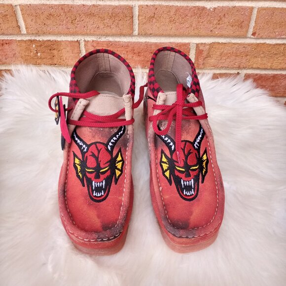 Rare Clarks Original Wallabees Stranger Things Hellfire Club Shoes Men's Size: 8 - Picture 2 of 16